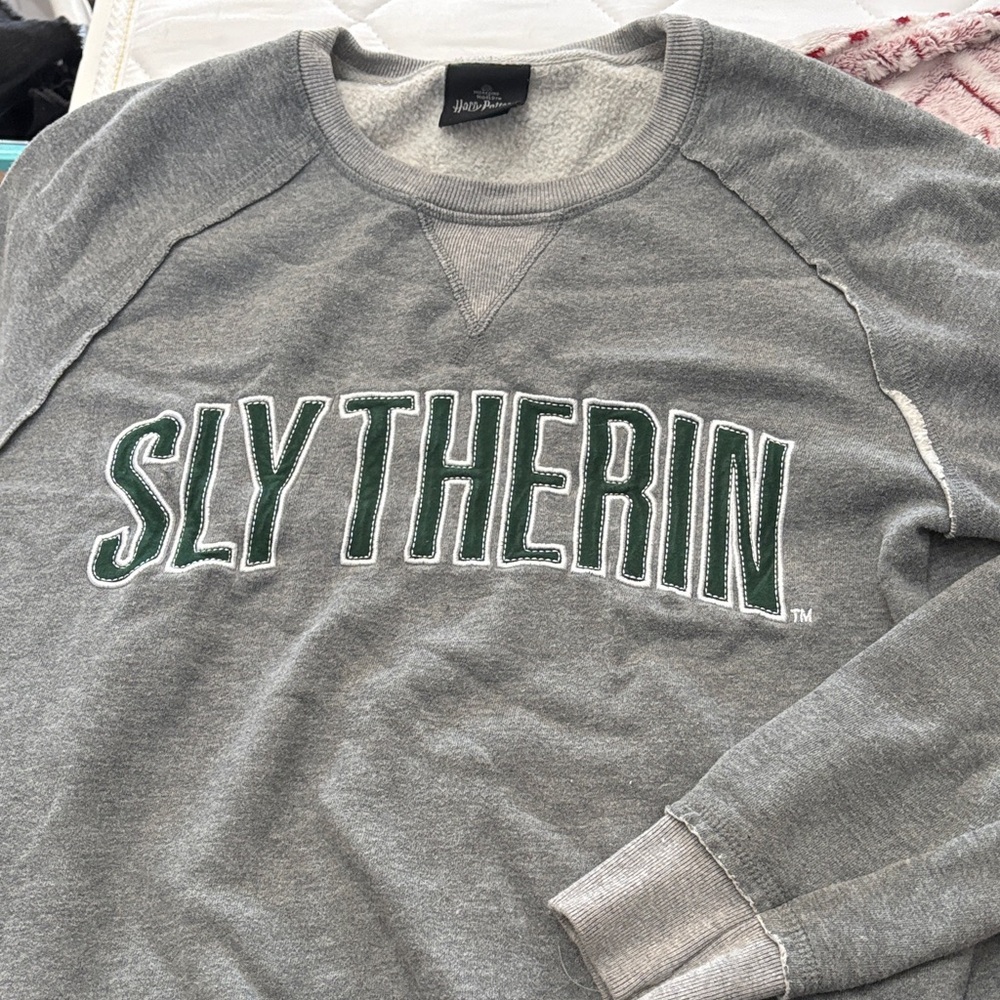 Warner Bros. Slytherin Gray and Green Crewneck Sweater